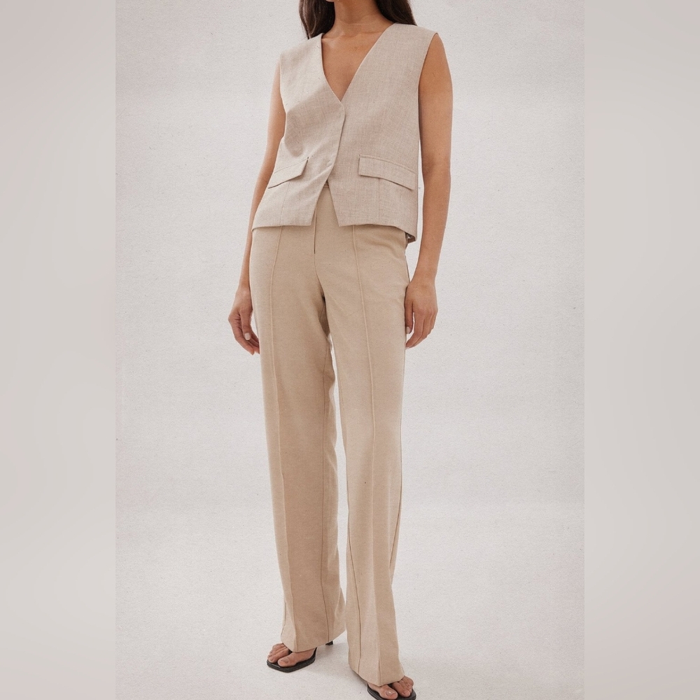 Back slit suit pants beige